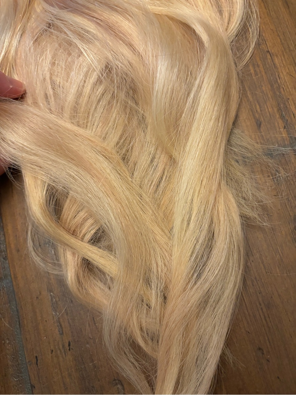 Bellami silk seam 140g butter blonde 16 inch extensions - Picture 10 of 12